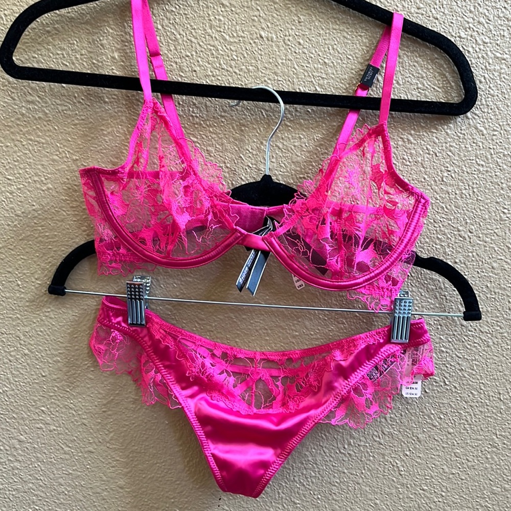 Victoria’s secret pink bra and panty set